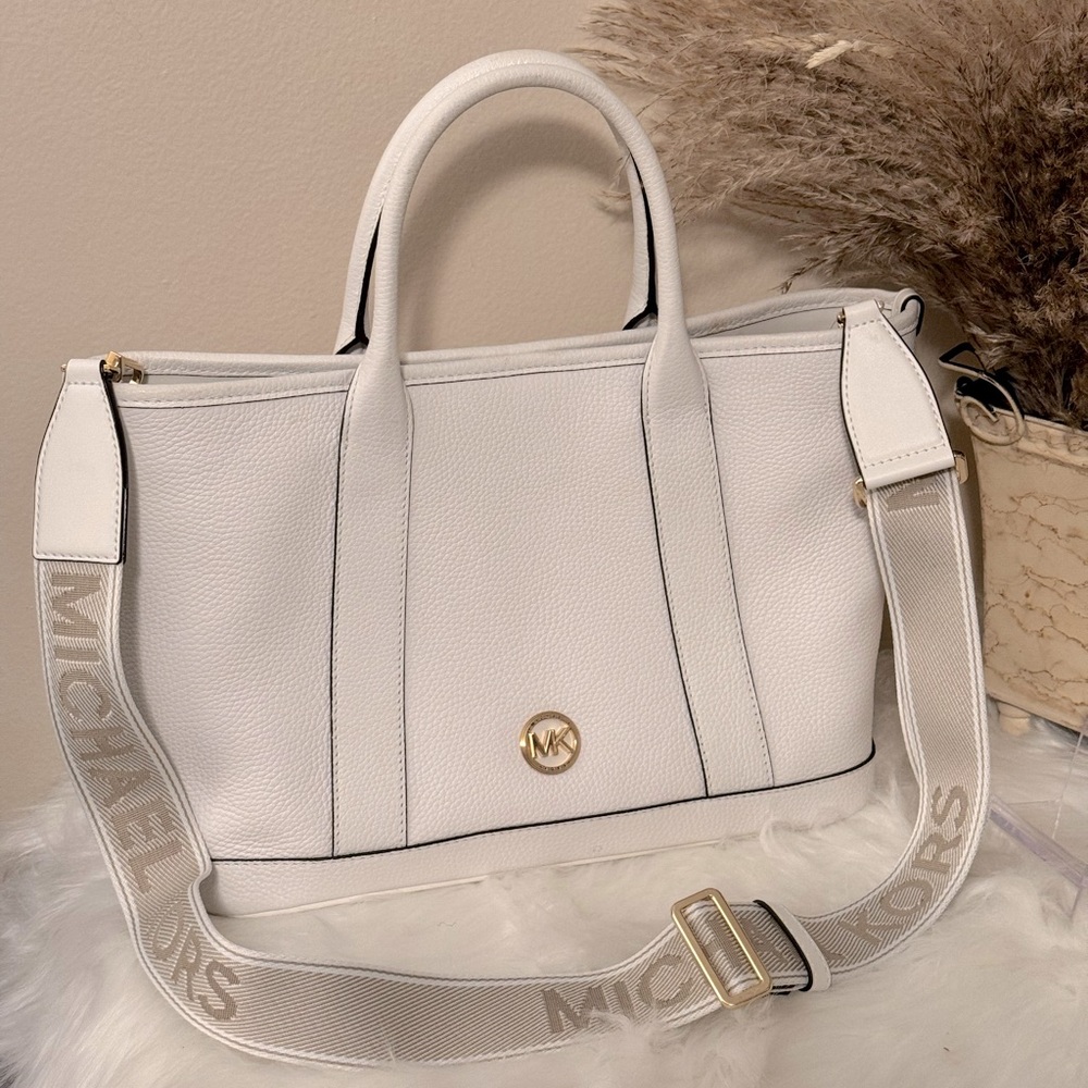 MK Luisa pebbled leather tote with detachable guitar crossbody strap ❤️❤️ NWT